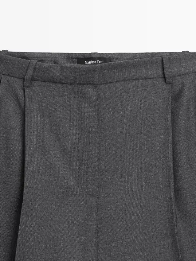 Lange Bermudashorts aus Wolle mit Abnähern Lange Bermudashorts aus Wolle mit Abnähern