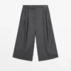 Lange Bermudashorts aus Wolle mit Abnähern Lange Bermudashorts aus Wolle mit Abnähern