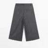 Lange Bermudashorts aus Wolle mit Abnähern Lange Bermudashorts aus Wolle mit Abnähern