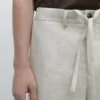 Leichte Leinen-Hose mit Fischgrätenmuster Leichte Leinen-Hose mit Fischgrätenmuster