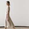 Leichtes, kurzärmeliges Midi-Kleid aus Leinen Leichtes, kurzärmeliges Midi-Kleid aus Leinen