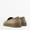 Loafer aus Spaltleder mit karamellfarbener Sohle Loafer aus Spaltleder mit karamellfarbener Sohle