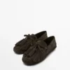 Loafer aus Spaltveloursleder mit Fransen und Quasten Loafer aus Spaltveloursleder mit Fransen und Quasten