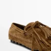 Loafer aus Spaltveloursleder mit Fransen und Quasten Loafer aus Spaltveloursleder mit Fransen und Quasten