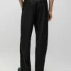 Locker sitzende Hose aus kühler Wollmischung mit Abnähern Locker sitzende Hose aus kühler Wollmischung mit Abnähern