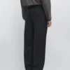 Locker sitzende Hose aus Wollmischung mit Abnähern Locker sitzende Hose aus Wollmischung mit Abnähern
