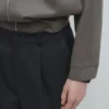 Locker sitzende Hose aus Wollmischung mit Abnähern Locker sitzende Hose aus Wollmischung mit Abnähern