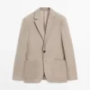 Maßgeschneiderter Leinen-Blazer mit Taschendetails Maßgeschneiderter Leinen-Blazer mit Taschendetails