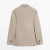 Maßgeschneiderter Leinen-Blazer mit Taschendetails Maßgeschneiderter Leinen-Blazer mit Taschendetails