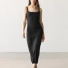 Midi-Kleid aus Leinen mit Trägern Midi-Kleid aus Leinen mit Trägern