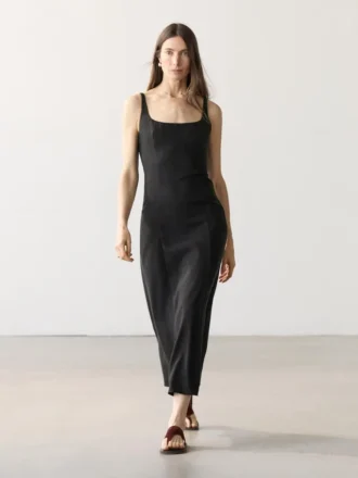Midi-Kleid aus Leinen mit Trägern Midi-Kleid aus Leinen mit Trägern