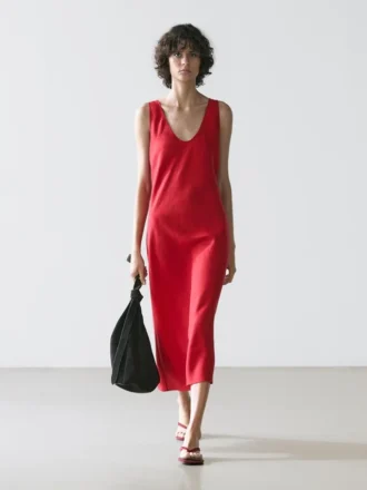 Midi-Kleid aus Leinen mit Trägern Midi-Kleid aus Leinen mit Trägern