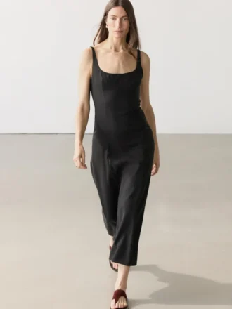 Midi-Kleid aus Leinen mit Trägern Midi-Kleid aus Leinen mit Trägern
