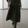 Midi-Röcke aus geflocktem Denim mit Kellerfalten Midi-Röcke aus geflocktem Denim mit Kellerfalten