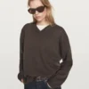 Oversize-Strickpullover mit V-Ausschnitt Oversize-Strickpullover mit V-Ausschnitt