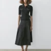Poloshirt aus Baumwollstrick mit Kontrastdetails Poloshirt aus Baumwollstrick mit Kontrastdetails