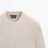 Pullover aus 100 % Baumwolle mit Zopfmuster und Rundhalsausschnitt Pullover aus 100 % Baumwolle mit Zopfmuster und Rundhalsausschnitt