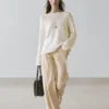 Pullover aus Baumwollmischung mit Cutwork-Muster Pullover aus Baumwollmischung mit Cutwork-Muster