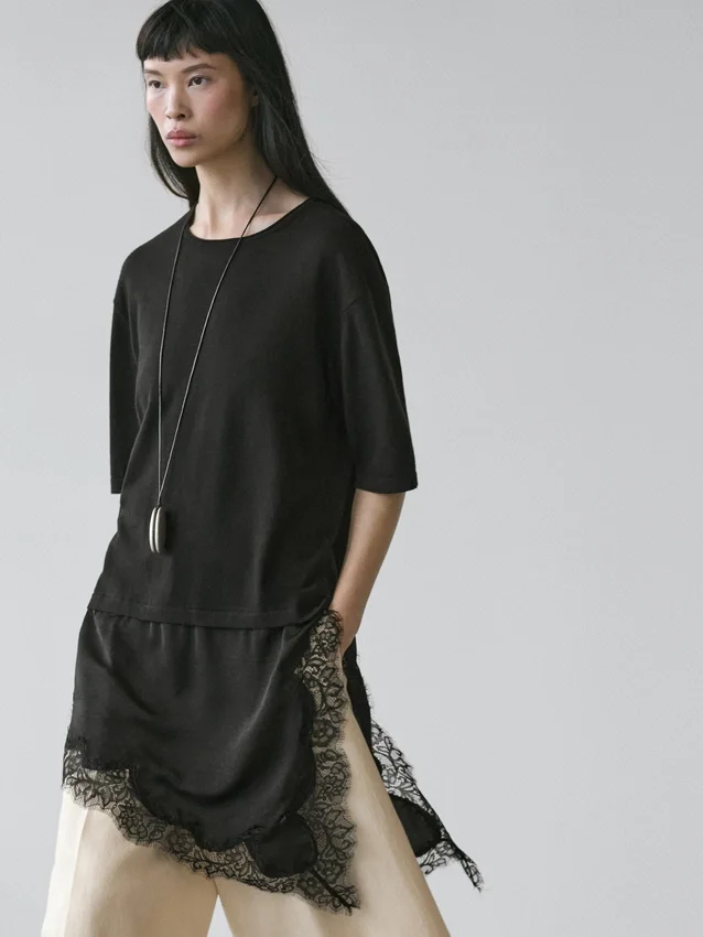 Pullover mit kontrastierenden Spitzendetails Pullover mit kontrastierenden Spitzendetails