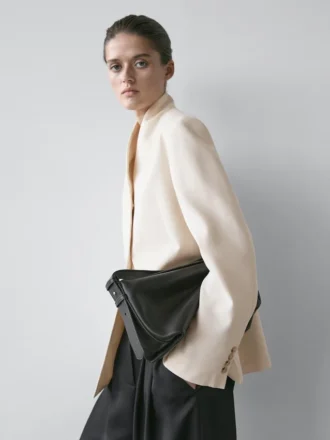 Satin-Blazer mit hohem Kragen Satin-Blazer mit hohem Kragen