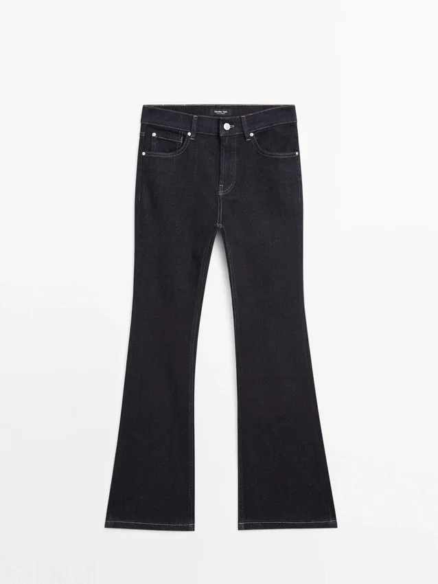 Skinny-Jeans mit hoher Taille und ausgestelltem Bein Skinny-Jeans mit hoher Taille und ausgestelltem Bein