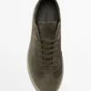Sneaker aus gespaltenem Wildleder Sneaker aus gespaltenem Wildleder