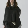Strickcape aus Wollmischung mit Fransen Strickcape aus Wollmischung mit Fransen