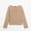 Strickpullover aus Baumwolle und Leinen mit Taschendetail Strickpullover aus Baumwolle und Leinen mit Taschendetail