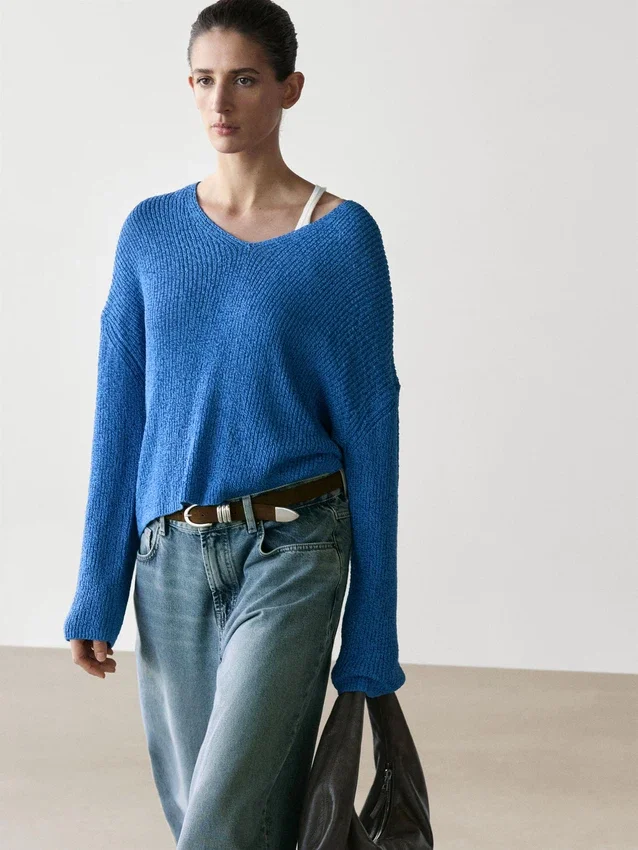 Strickpullover aus Baumwollmischung mit V-Ausschnitt Strickpullover aus Baumwollmischung mit V-Ausschnitt