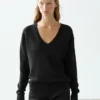 Strickpullover aus Leinen mit V-Ausschnitt Strickpullover aus Leinen mit V-Ausschnitt