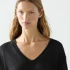 Strickpullover aus Leinen mit V-Ausschnitt Strickpullover aus Leinen mit V-Ausschnitt