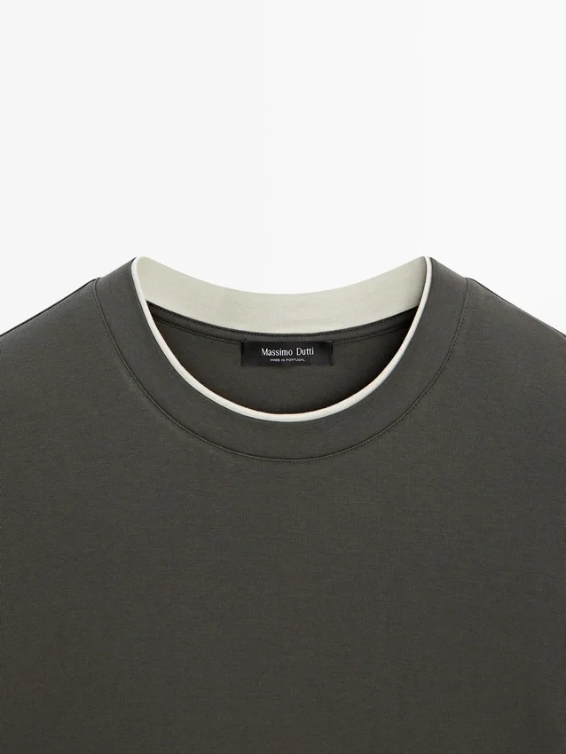 T-Shirt aus 100 % Baumwolle mit kontrastierendem Ausschnitt T-Shirt aus 100 % Baumwolle mit kontrastierendem Ausschnitt