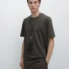 T-Shirt aus 100 % Baumwolle mit kontrastierendem Ausschnitt T-Shirt aus 100 % Baumwolle mit kontrastierendem Ausschnitt