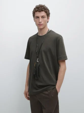 t shirt aus 100 baumwolle mit kontrastierendem ausschnitt 2 330x440 - T-Shirt aus 100 % Baumwolle mit kontrastierendem Ausschnitt