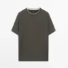 T-Shirt aus 100 % Baumwolle mit kontrastierendem Ausschnitt T-Shirt aus 100 % Baumwolle mit kontrastierendem Ausschnitt