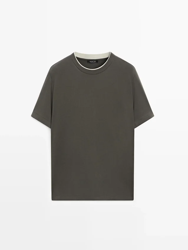 T-Shirt aus 100 % Baumwolle mit kontrastierendem Ausschnitt T-Shirt aus 100 % Baumwolle mit kontrastierendem Ausschnitt
