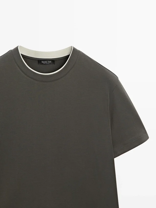 T-Shirt aus 100 % Baumwolle mit kontrastierendem Ausschnitt T-Shirt aus 100 % Baumwolle mit kontrastierendem Ausschnitt
