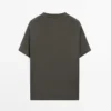 T-Shirt aus 100 % Baumwolle mit kontrastierendem Ausschnitt T-Shirt aus 100 % Baumwolle mit kontrastierendem Ausschnitt