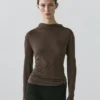 T-Shirt mit Trichterkragen T-Shirt mit Trichterkragen