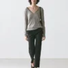 T-Shirt mit V-Ausschnitt und Spitzendetail T-Shirt mit V-Ausschnitt und Spitzendetail
