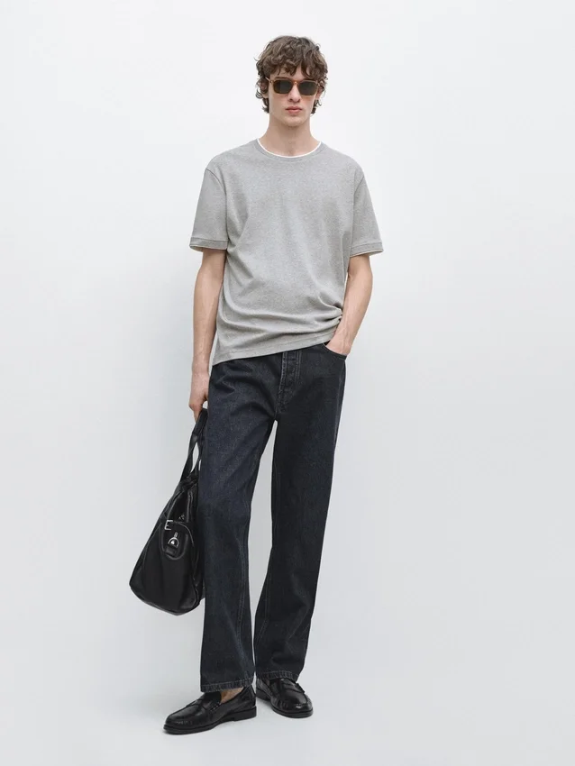 T-Shirts aus 100 % Baumwolle mit kontrastierendem Detail T-Shirts aus 100 % Baumwolle mit kontrastierendem Detail