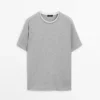 T-Shirts aus 100 % Baumwolle mit kontrastierendem Detail T-Shirts aus 100 % Baumwolle mit kontrastierendem Detail