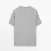 T-Shirts aus 100 % Baumwolle mit kontrastierendem Detail T-Shirts aus 100 % Baumwolle mit kontrastierendem Detail