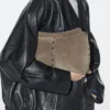 Tasche aus Spaltleder mit Nietenverzierung Tasche aus Spaltleder mit Nietenverzierung