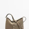 Tasche aus Spaltleder mit Nietenverzierung Tasche aus Spaltleder mit Nietenverzierung