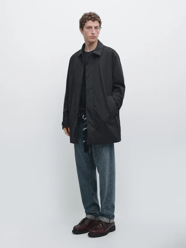 Trenchcoat aus wasserabweisendem Material Trenchcoat aus wasserabweisendem Material