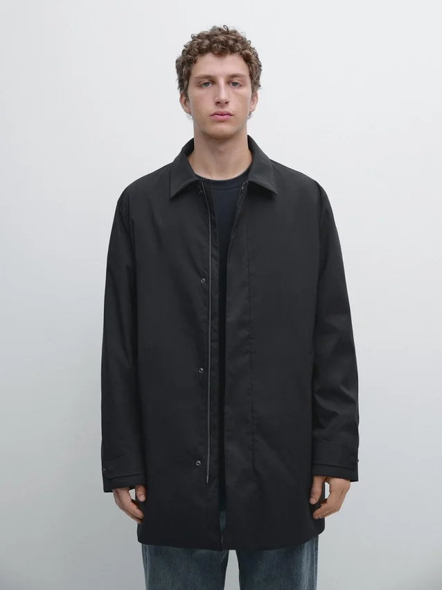 Trenchcoat aus wasserabweisendem Material Trenchcoat aus wasserabweisendem Material