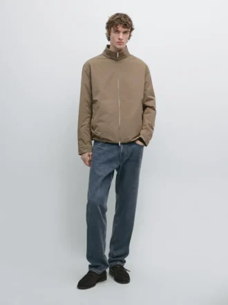 Wasserabweisende Daunenjacke mit hohem Kragen