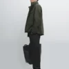 Wasserabweisende Daunenjacke mit Taschen Wasserabweisende Daunenjacke mit Taschen