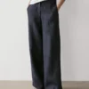 Weit geschnittene Leinen-Hose mit Nadelstreifen Weit geschnittene Leinen-Hose mit Nadelstreifen